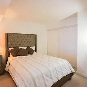 https://cn-tower-view-suite-with-free-parking.niagara-fallshotels.com